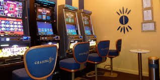 pkpk 11 apk တွင် Live Baccarat ကတ်ဂိမ်း ကစားနေသောမြင်ကွင်း